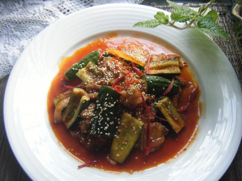 爆竹黄瓜炒泡菜的做法