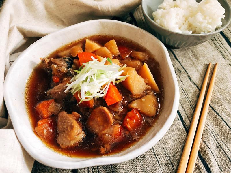 日式马铃薯炖鸡腿肉的做法