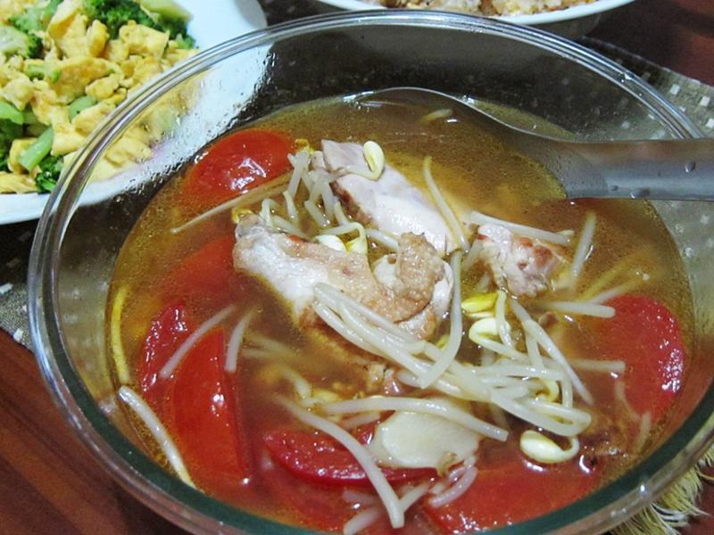 蕃茄黄豆芽鸡汤的做法