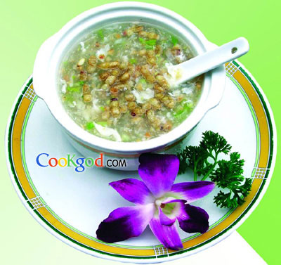 蜂蛹花仁羹的做法