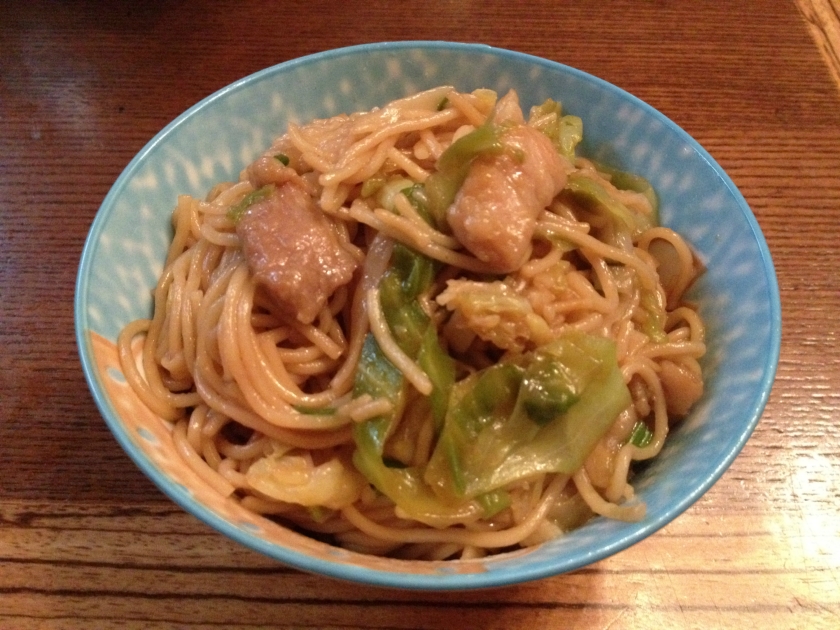 卷心菜肉丝炒面的做法