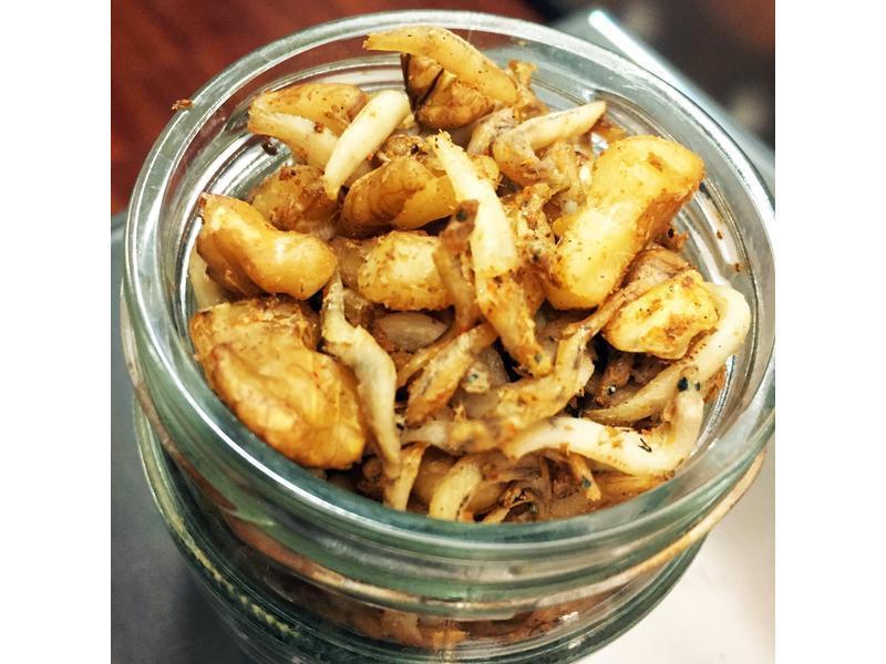 香辣核桃小鱼干的做法