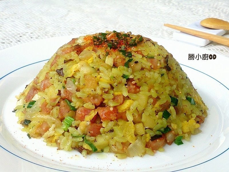 苹果香肠黄金饭的做法