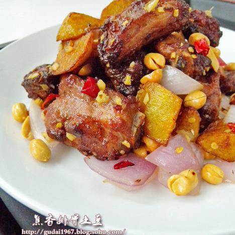 焦香排骨土豆的做法