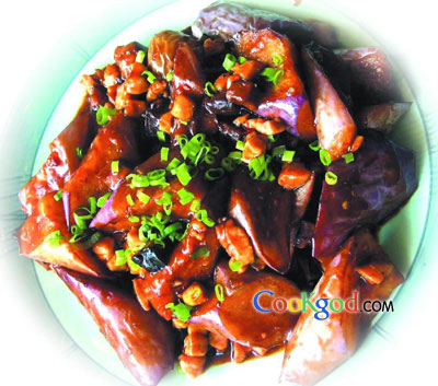 冬菇鸡粒烧茄子的做法