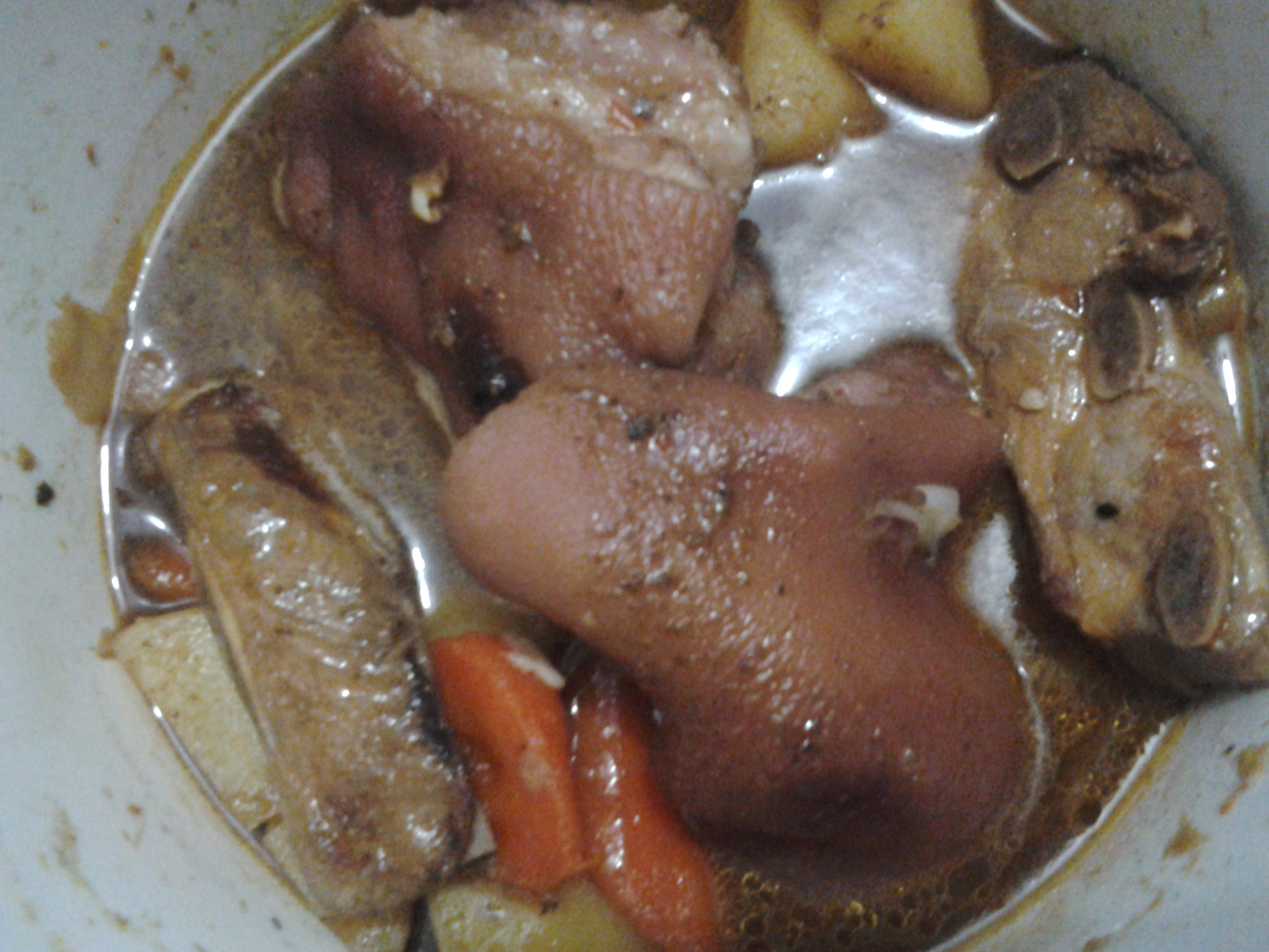 红酒焖德国咸猪手的做法