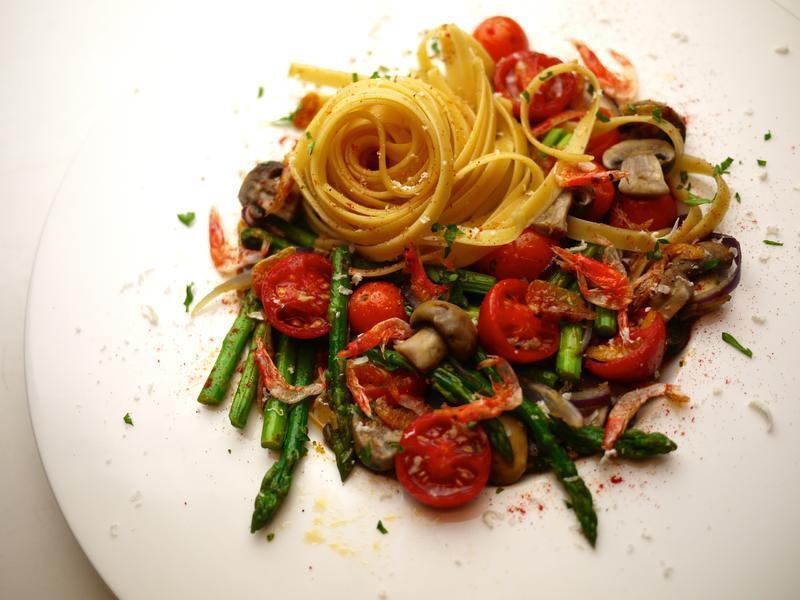 樱花虾芦笋义大利面 428卡的做法