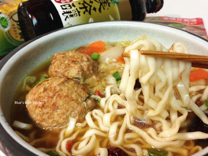 药膳狮子头汤面的做法