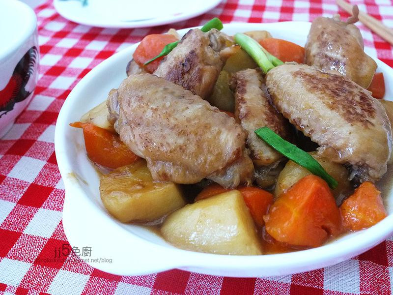 马铃薯烧鸡翅的做法