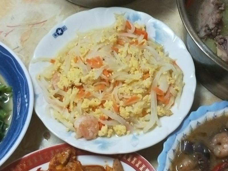 洋葱萝卜炒蛋的做法