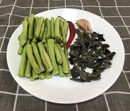 ¡¾¾ËÂè³ø·¿¡¿Á¹°èºÚľ¶ú¶¹½ÇµÄ×ö·¨