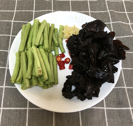 ¡¾¾ËÂè³ø·¿¡¿Á¹°èºÚľ¶ú¶¹½ÇµÄ×ö·¨