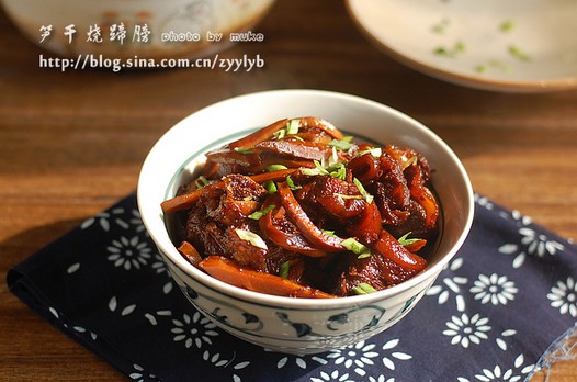 笋干烧蹄膀的做法