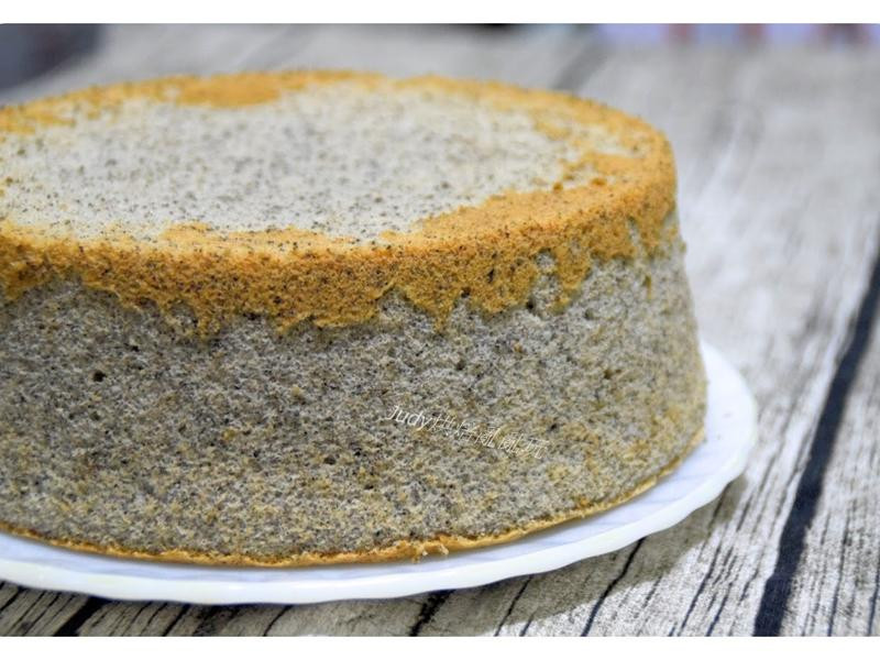 黑芝麻养生戚风蛋糕的做法