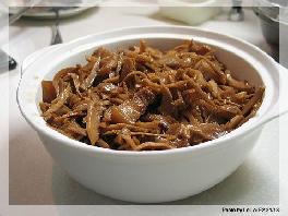 腊笋红烧肉的做法