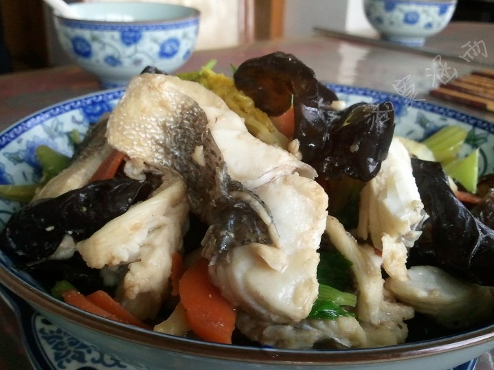 西芹鲈鱼的做法