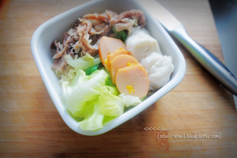 火锅风杂煮方便面的做法