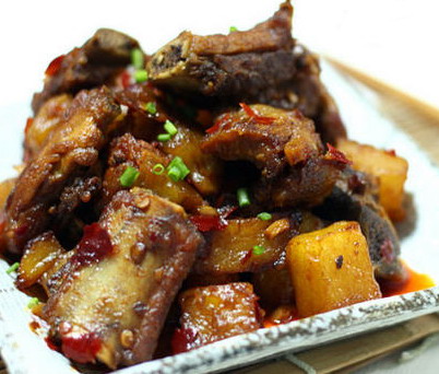 香辣土豆排骨的做法