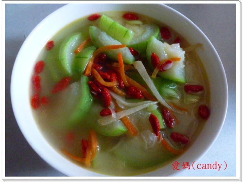 枸杞丝瓜细面的做法