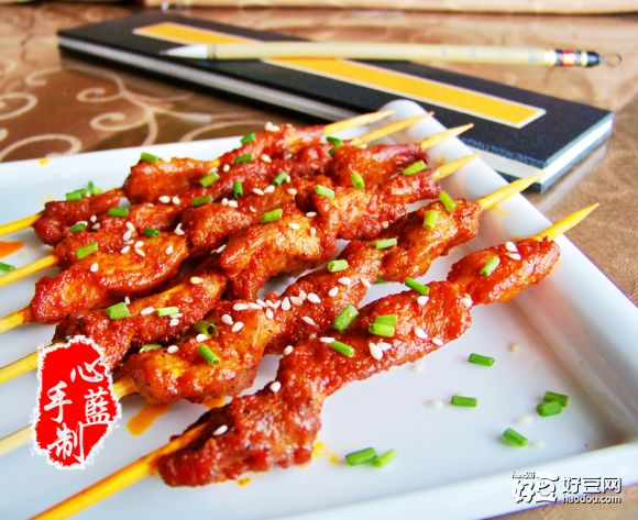 ��ɫ���⴮������