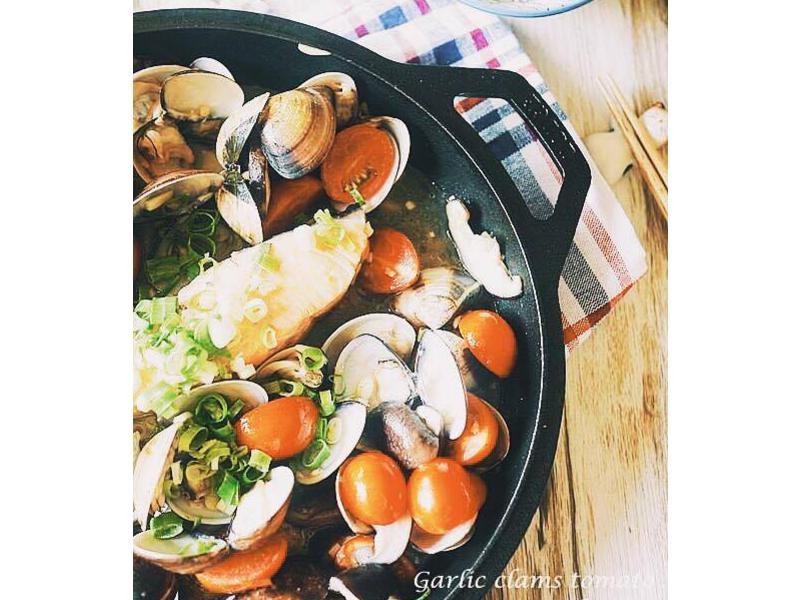 白酒蒸蛤蜊佐鲜鱼的做法