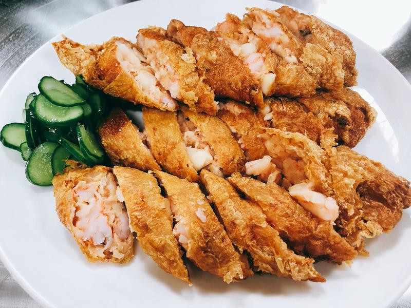 虾卷和酸甜小黄瓜的做法