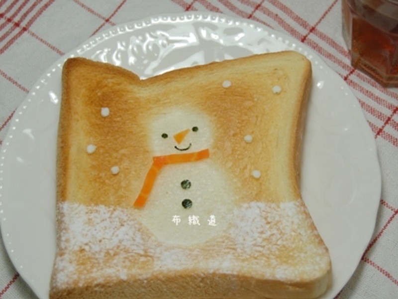 可爱的雪人土司-只要四步骤(剪,烤,洒,放)的做法