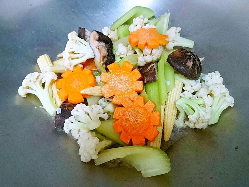 �ҳ���ɫ�߲˵�����