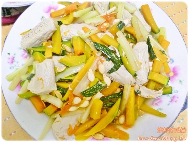 随手煮素菜。清炒南瓜丝的做法