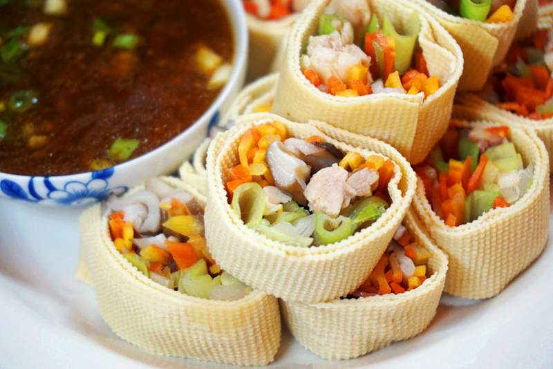 葱油腐皮鸡丝卷的做法