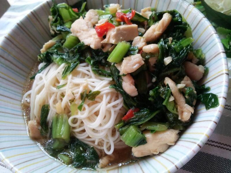 雪里红鸡肉银丝汤面的做法