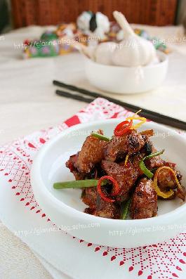 老干妈炒鸡翅的做法