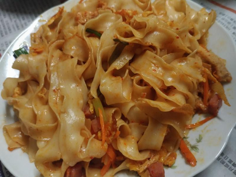 泡菜炒刀削面的做法