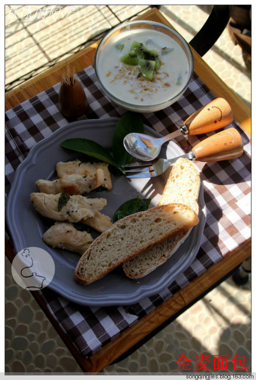 盛夏,做一个散发淡淡麦香的全麦面包的做法