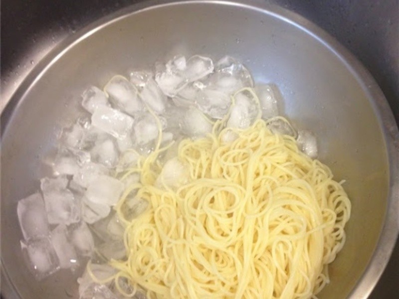 ��ɫ���ӱ������������