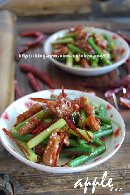 红椒蒜苗炒煎猪肉的做法