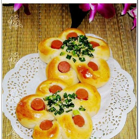 香葱肠仔梅花包的做法