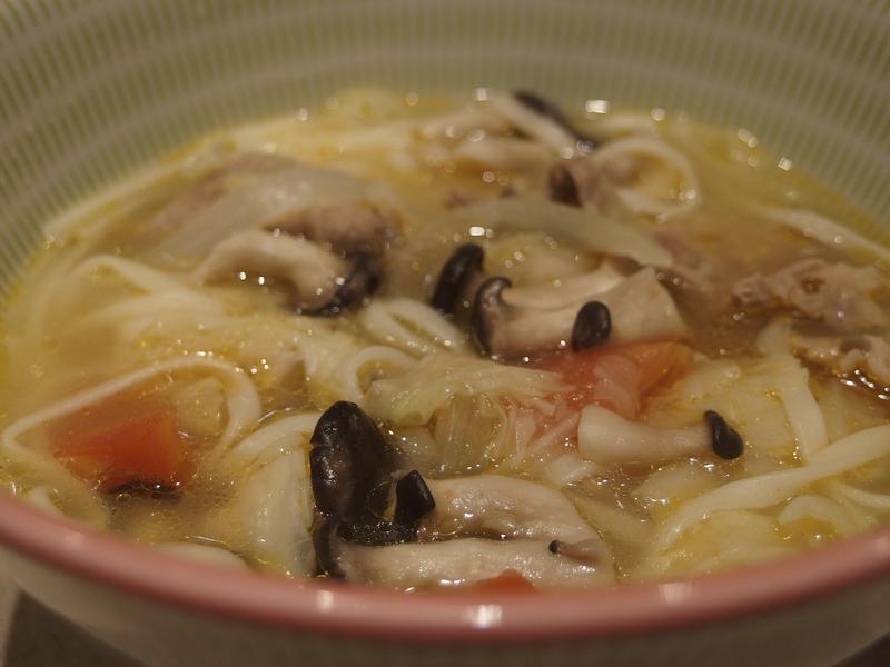 蕃茄鸡汤煨面 {露营ok}的做法