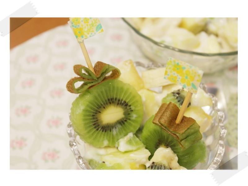 戴上蝴蝶结的奇异果~~简易优格水果沙拉的做法