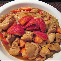 草莓炒鸡柳的做法