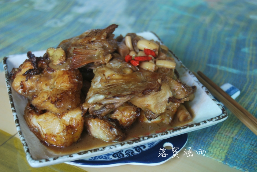 海鲜菇酱烧彩云雕的做法