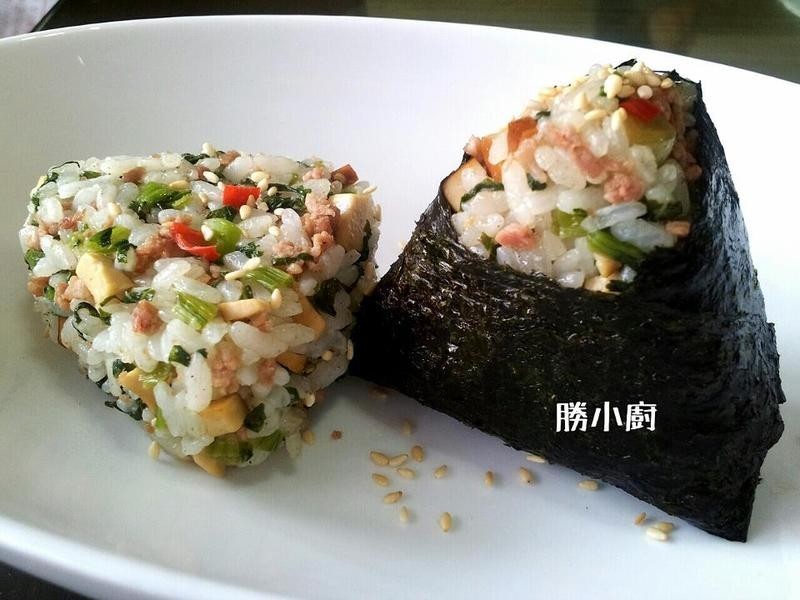 雪里红饭团的做法