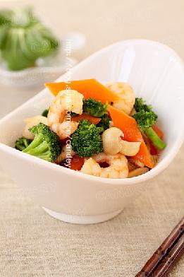 鲜虾西兰花小炒的做法