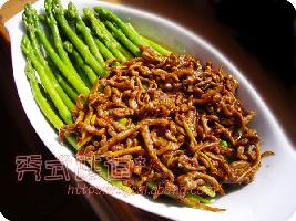 香辣牛肉盖芦笋的做法