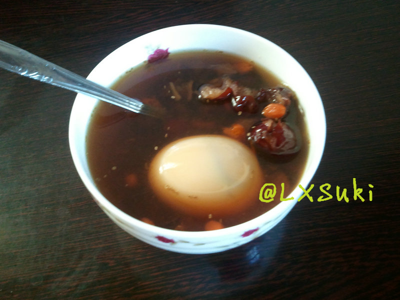 当归红枣枸杞子煲鸡蛋糖水的做法