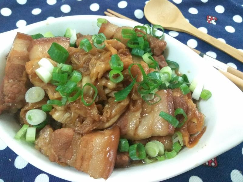 古早味高丽菜干卤肉的做法