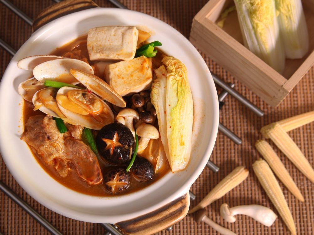 蛤蜊泡菜豆腐锅的做法
