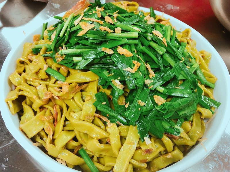 乌醋拌面和自制菠菜面的做法