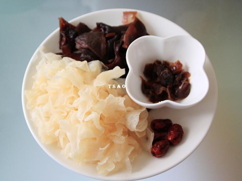 ���ǹ�Բ˫��¶������