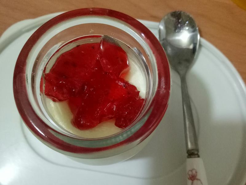 纯鲜奶草莓奶酪的做法